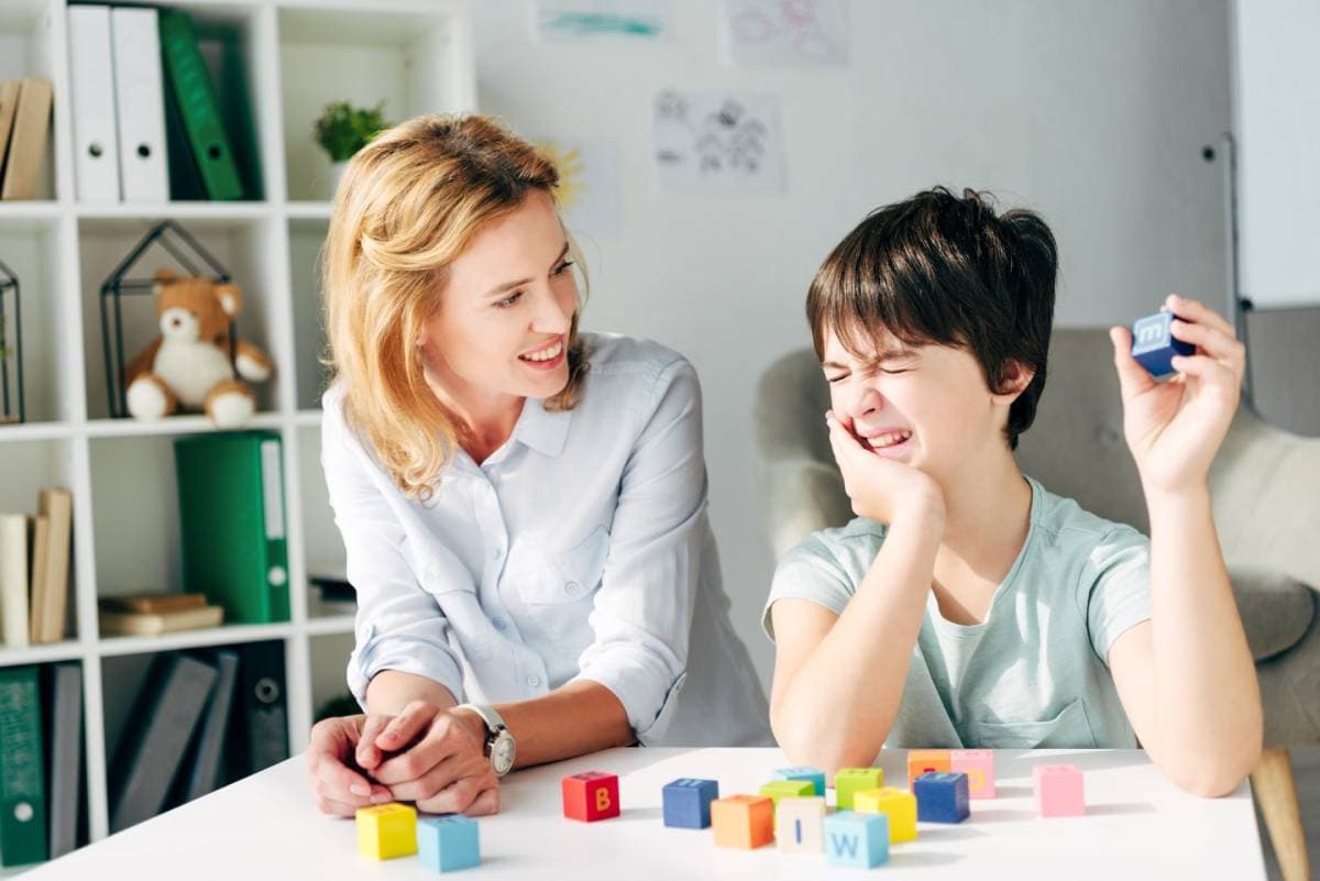 Çocuklarda Tik Bozuklukları ve Tourette Sendromu: Kapsamlı Ebeveyn Rehberi